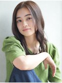 アッシュベージュ × 前髪なしロングスタイル