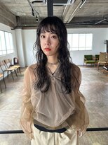 アム(amu)&nbsp;ロングパーマ/ウェーブパーマ/顔まわりレイヤー/くせ毛風パーマ