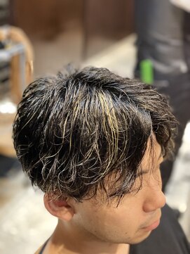 ヘアーモードキクチ 神田日銀通り店 神田金メッシュ