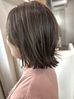 クウ(cuu)&nbsp;ハイライト/オリーブカラー/レイヤーボブ