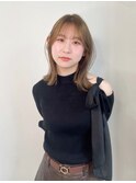 ミディアムボブ×ベージュ