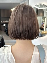 オフィスでも大丈夫、思わず振り向きたくなるような程よい抜け感と品の良いスタイルを提案【Renee北千住】