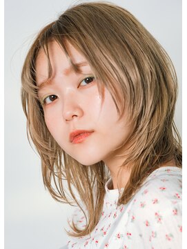 エクラヘアーズボウグループ(eclat hair’s BEAU group) ハイトーンベージュ×レイヤーカット