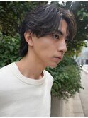 大人の抜け感を演出する、今トレンドのフェザーパーマ