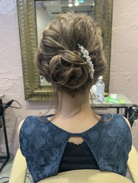 くずしシニヨンスタイル【西武新宿駅】【駅近徒歩1分】