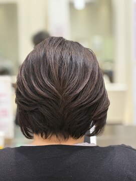 立体感ハンサムショートボブ