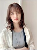 毛先の動きと軽さのある大人ミディアムレイヤー