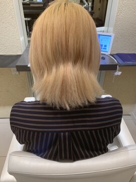 マティス 表参道(matiz) ブリーチ/ビビり毛/切るしか/外ハネスタイル/乾かない/ホワイト