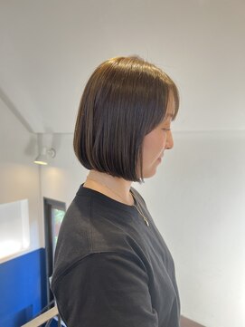 トレス(TRESS) 内巻きボブ　切りっぱなしボブ　レイヤーボブ　ブラウンカラー