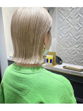 フルショウ 栄店(FURUSHO) シルキーベージュぶつ切りボブウルフ金髪ボブショート耳かけボブ
