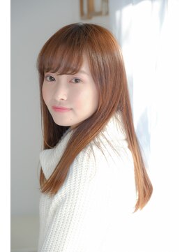 モコ(MOCO) カラーで際立つ透明感ストレート