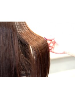 話題の髪質改善トリートメント導入！髪の深層部まで栄養を浸透させることで、理想の美を実現♪