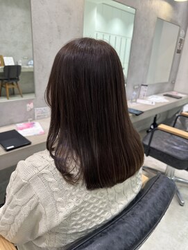 ビブ(VIV) 鎖骨下ミディアムスタイル/透明感アッシュベージュ