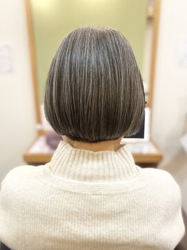 フリージア(freesia) 30代40代50代/グレイヘア/艶髪スタイル