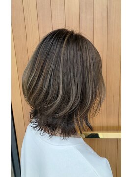 シャメル(Chamel) 外ハネウルフレイヤーアッシュベージュ