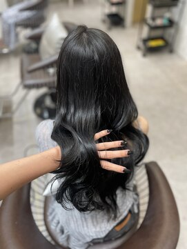 ロンド レア 天神大名店(Lond Le’a) ホワイトブロンド/外ハネボブ/美髪/ワイドバング/ブルーブラック