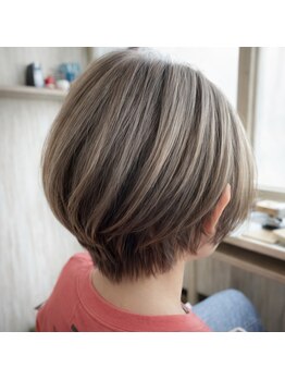 ハラル(Halal)の写真/大人女性の悩みに寄り添う♪自然に白髪をぼかす技術と3Dカラーで、髪に立体感と動きをプラス◎