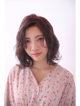 ソーホー ニューヨーク シズオカ(SOHO newyork SHIZUOKA) ラフな無造作ウェーブが大人かわいいミディ