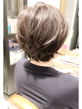 ミッシェル アフロート(michelle afloat) 20代30代40代50代ラウンドCカーブカットトップふんわりショート