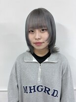 ヘアー アレス(hair ales) シルバーグレージュ ウルフカット アッシュグレー 寒色系カラー