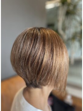 ジールヘアー(GIIL HAIR) 前下がりショートスタイル