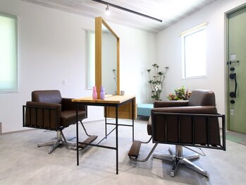 コス(KOS)の写真/落ち着いたナチュラルな内装でゆっくりとくつろげます♪マンツーマンの施術なので気楽にお過ごしください。