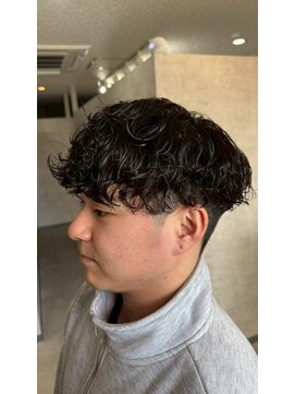 ポリマン 西新井(poliment) 大人男子やビジネスマンにもスパイラルで動くメンズパーマ