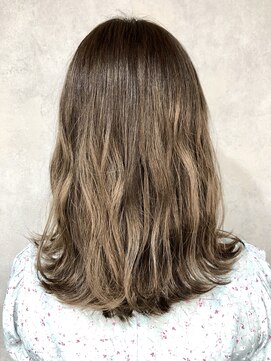 セシルヘアー(CECIL hair) ハイライトグレージュ×ミディアムレイヤー