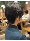 マッシュショートボブ/フェザーバング/カーキグレージュ