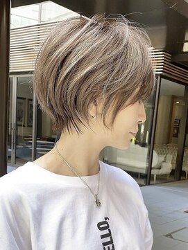 ラフ 新宿(Laff) 似合わせカットショートボブハイライトミルクティーアッシュ