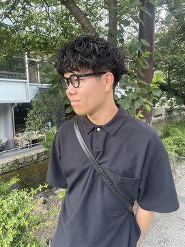 ビビディ バビディ ブー 河原町三条店(Bibbidi.bobbidi.boo) メンズ黒髪スパイキーショートピンパーマ