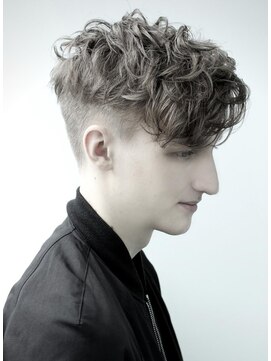 ジジバイワースホワイル(jiji by WORTH WHILE) アッシュブラックウルフマッシュパーマハイライト波巻きショート