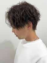 ヒュイル バイ ニアウ(Hwyl by Niau) メンズセンターパートツイストパーマスパイラルパーマツーブロ