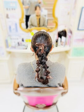 美容室 ティンカーベル 編みおろしヘア