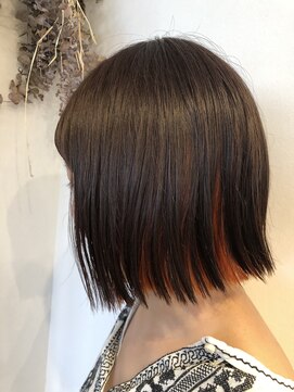 カミリー(Kamily) 切りっぱなしボブに夏のインナーカラー！