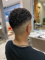 ヘアアンドリラクゼーション ジン(Jinn) パンチパーマ風スキンフェード