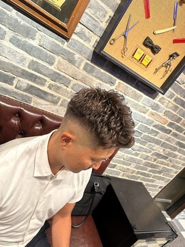 ミリオンバックス 御徒町店(Million Backs) 束感ショート/濡れパン/髪質改善<理容室>[メンズ/シェービング]