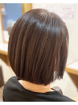 フリージア(freesia) 30代40代50代/ツヤ髪スタイル/大人ボブ