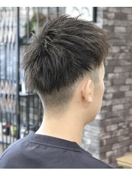 ウィスカーヘアー(whisker hair) ツーブロックショート