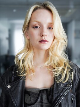 アルバム 新宿(ALBUM SHINJUKU) ダブルカラーブリーチブロンドハイトーン顔周りレイヤー_F60551