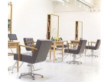 お席の間隔が広く圧迫感のないサロンになります。【東海市】