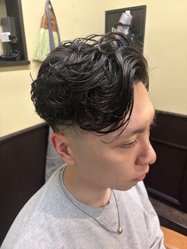 チョス(Chos) スキンフェード×スパイラルパーマ