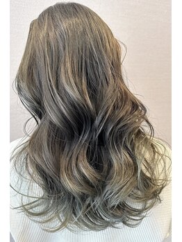 ヘアーサロン TLPの写真/骨格に合わせて顔まわりのデザインや、必要な箇所にレイヤーなどを入れ、セルフアレンジの再現性を重視。
