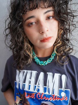 カンナ(Canna) エアリーミディ/ショートパーマ/黒髪/ホワイトアッシュ/TOKIO