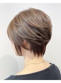 ショートボブ×ハイライト×パールベージュカラー