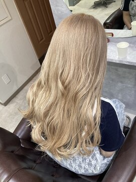 グラッジ 池袋(GLADGE) ホワイトミルクティーベージュ