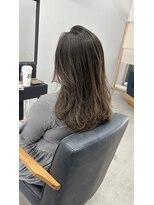 チーク(CHiiK)&nbsp;グラデーション履歴を活かした透明感グレージュ