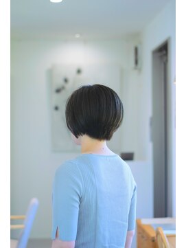 髪と生活美容室 大分本店 襟足タイトな丸いショート