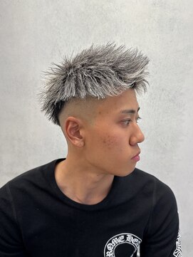 MEN’S HAIR/ツイストスパイラル/ホワイトハイライト/西院/眉毛