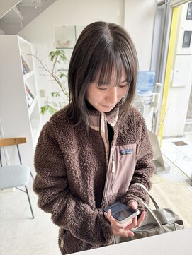 【ミディアムボブ×オリーブベージュ】